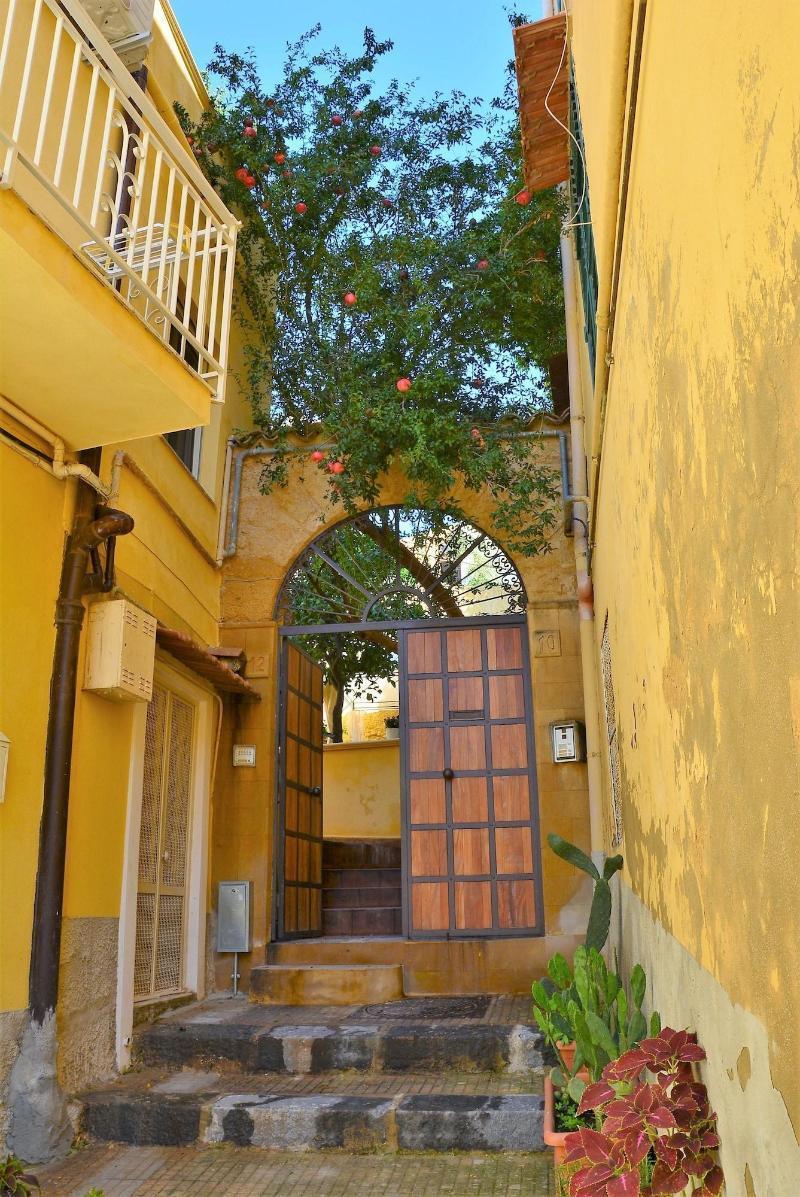 B&B Il Melograno Antico Con Terrazza E Giardino Agrigento Bagian luar foto