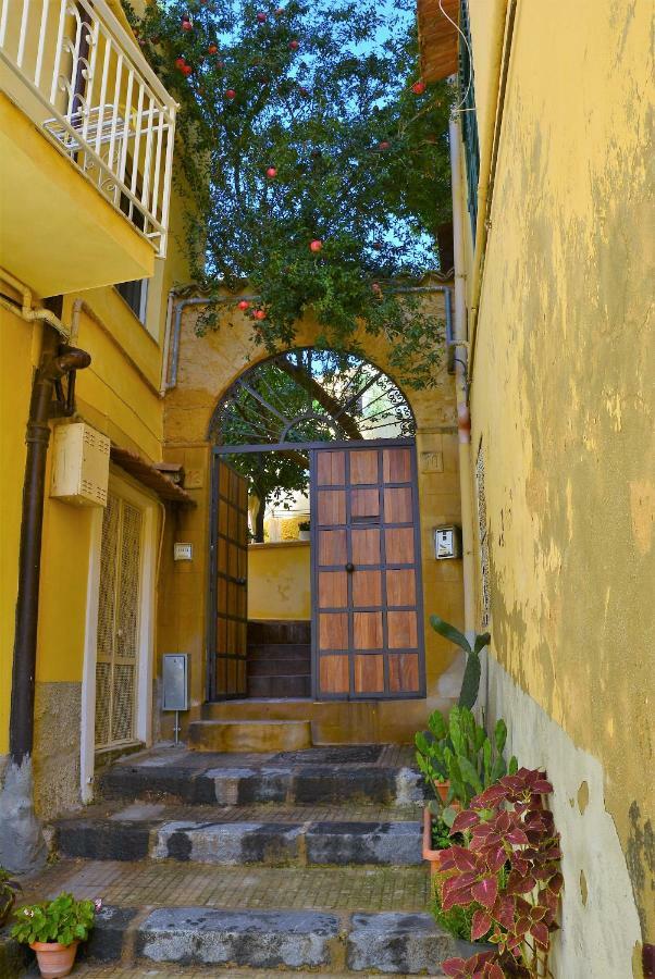 B&B Il Melograno Antico Con Terrazza E Giardino Agrigento Bagian luar foto