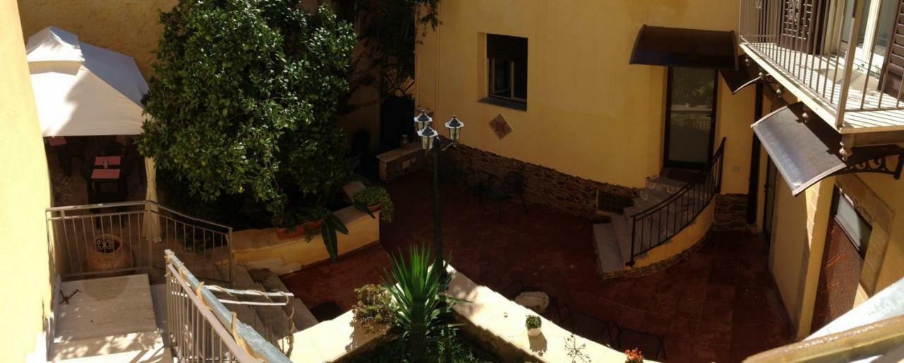 B&B Il Melograno Antico Con Terrazza E Giardino Agrigento Bagian luar foto